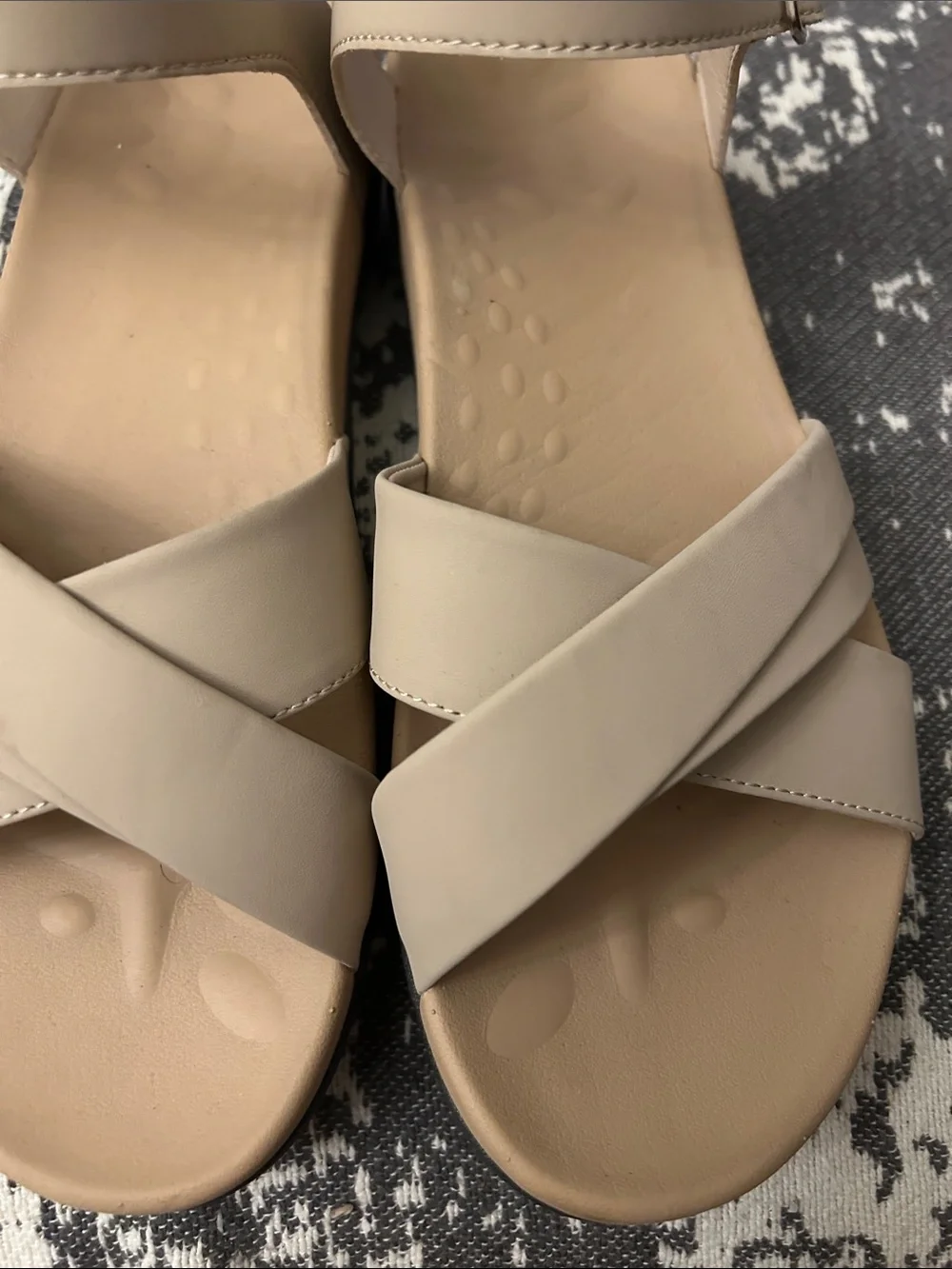 UTENAG Classic Beige/tan  Strappy Comfort Sandals size 9 GUC
